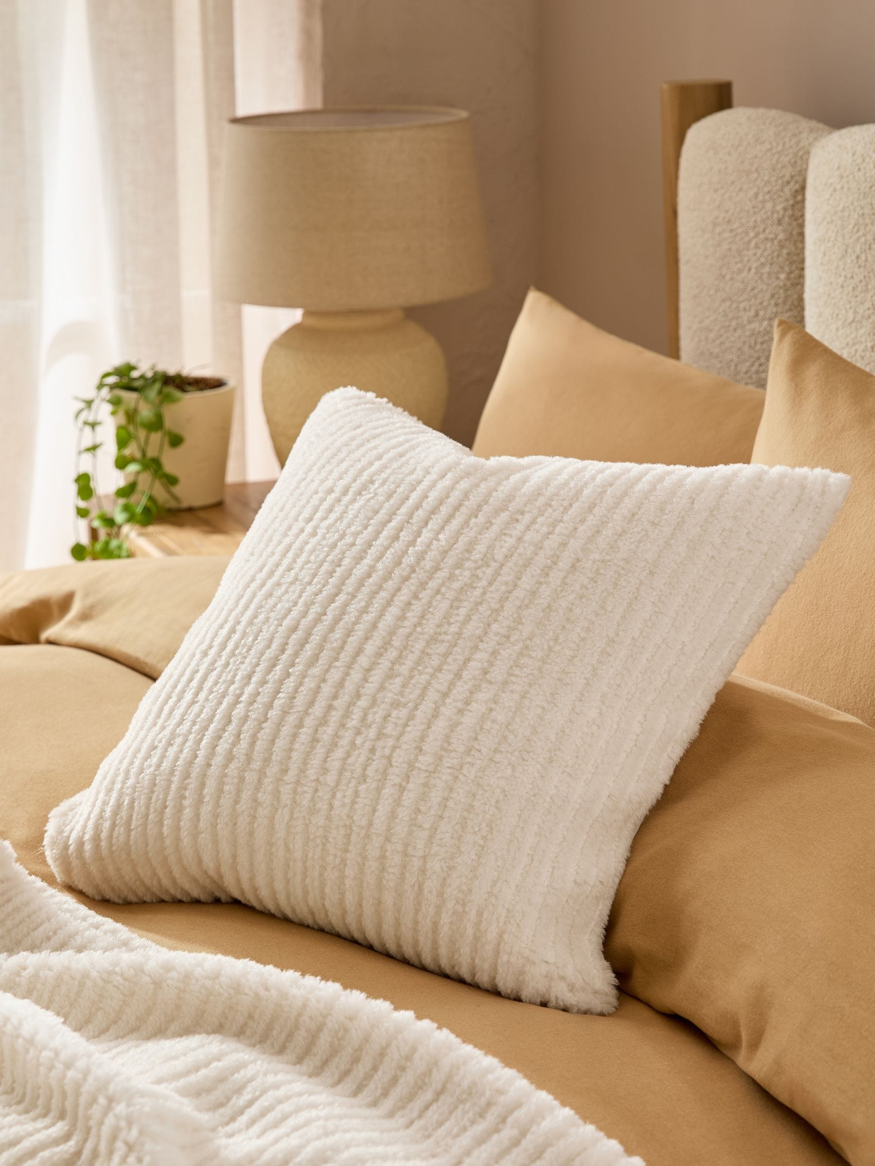 Kussen met gestreepte textuur van fleece