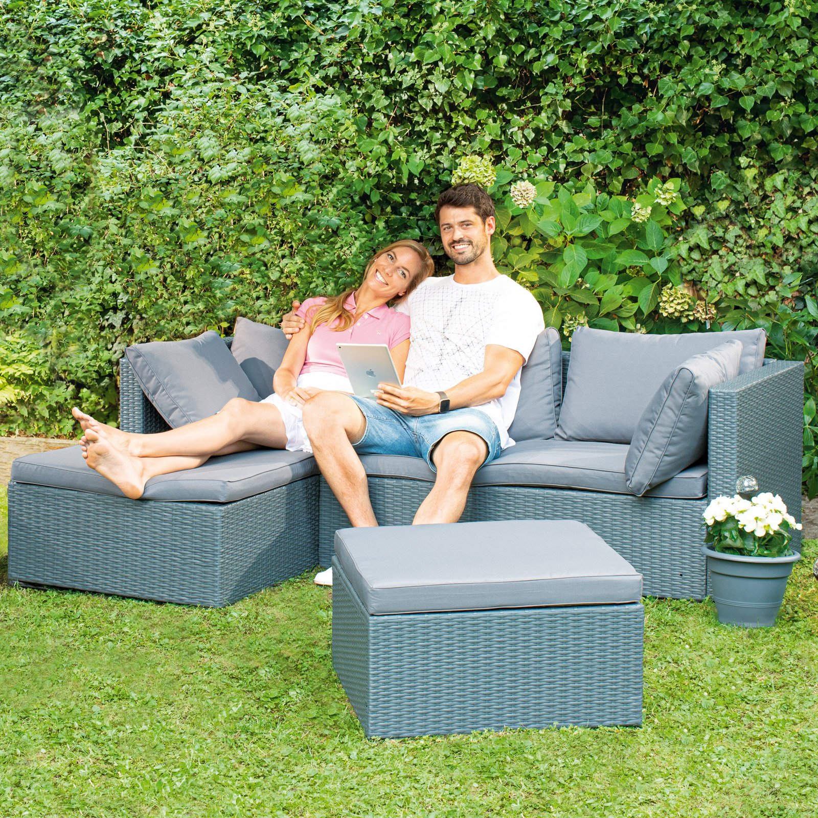 Lounge Sitzgruppe - grau - inklusive Kissen