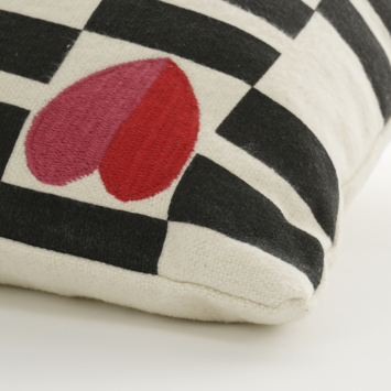 Sierkussen streep hart rood - l55xb35xh10cm