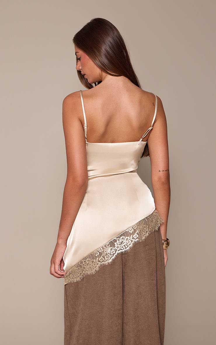 Nude Top Asymétrique En Satin À Col Drapé Et Bordure En Dentelle