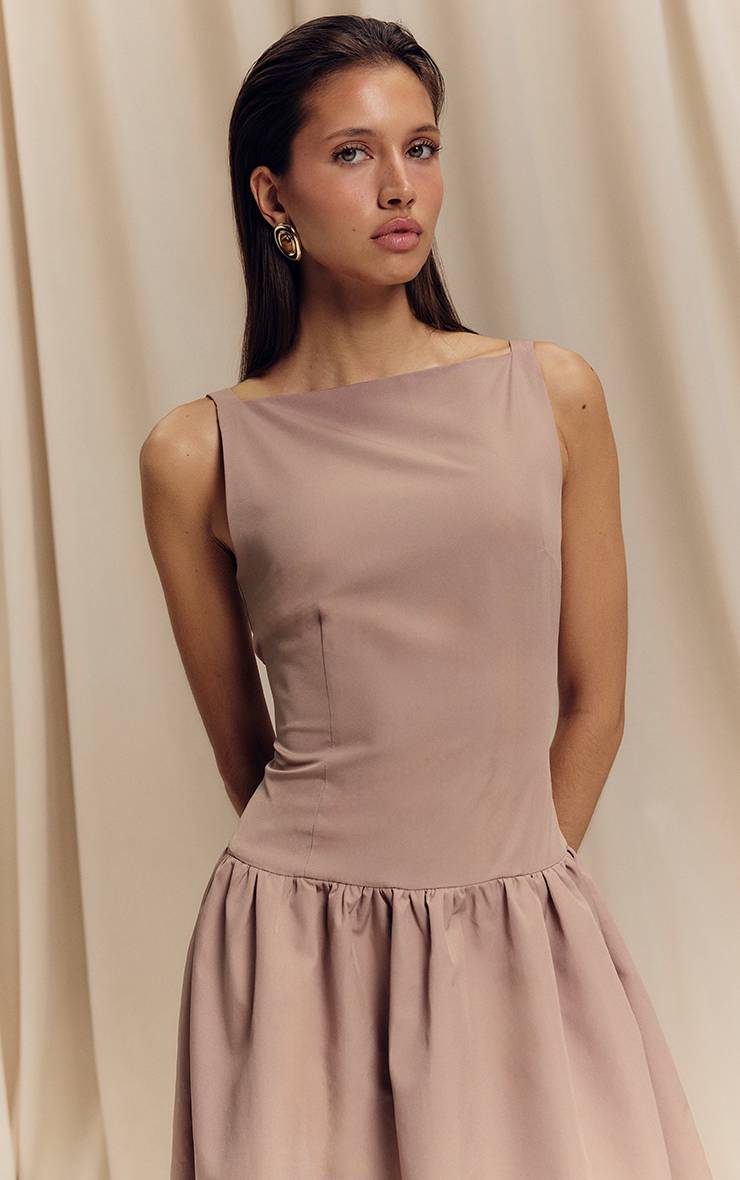 Taupe Robe Mi-longue À Taille Basse Et Imprimé Fleuri