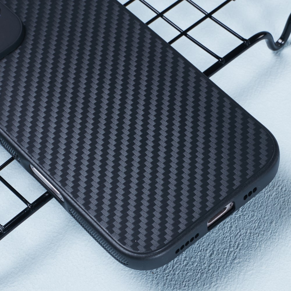 iPhone 16 Gummi Hülle im Carbon Look - Schwarz
