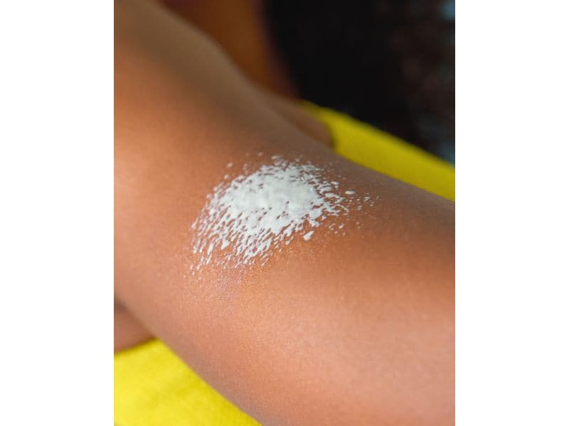 NIVEA SUN Sonnenspray Schutz und Bräune LSF 50 200 ml Sonnenspray aktiviert den natürlichen Bräunungsprozess und schützt mit hochwirksamen UVA/UVB-Schutzsystem
