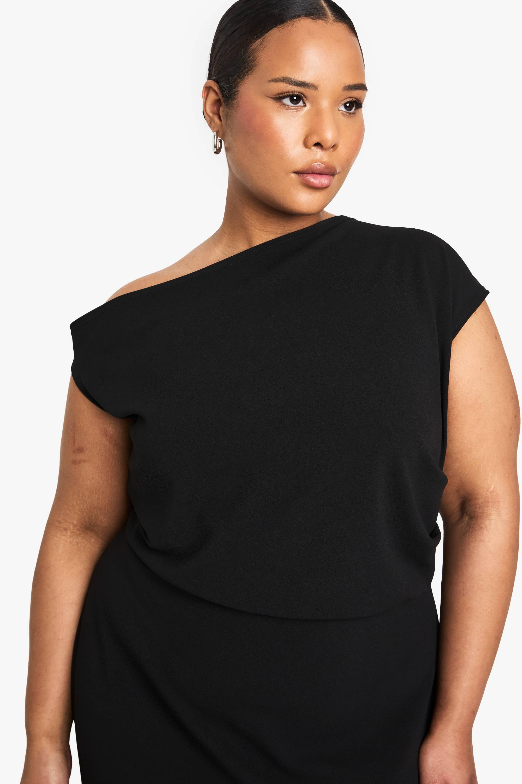 boohoo ROBE MAXI ASYMÉTRIQUE FRONCÉE EN GRANDE TAILLE