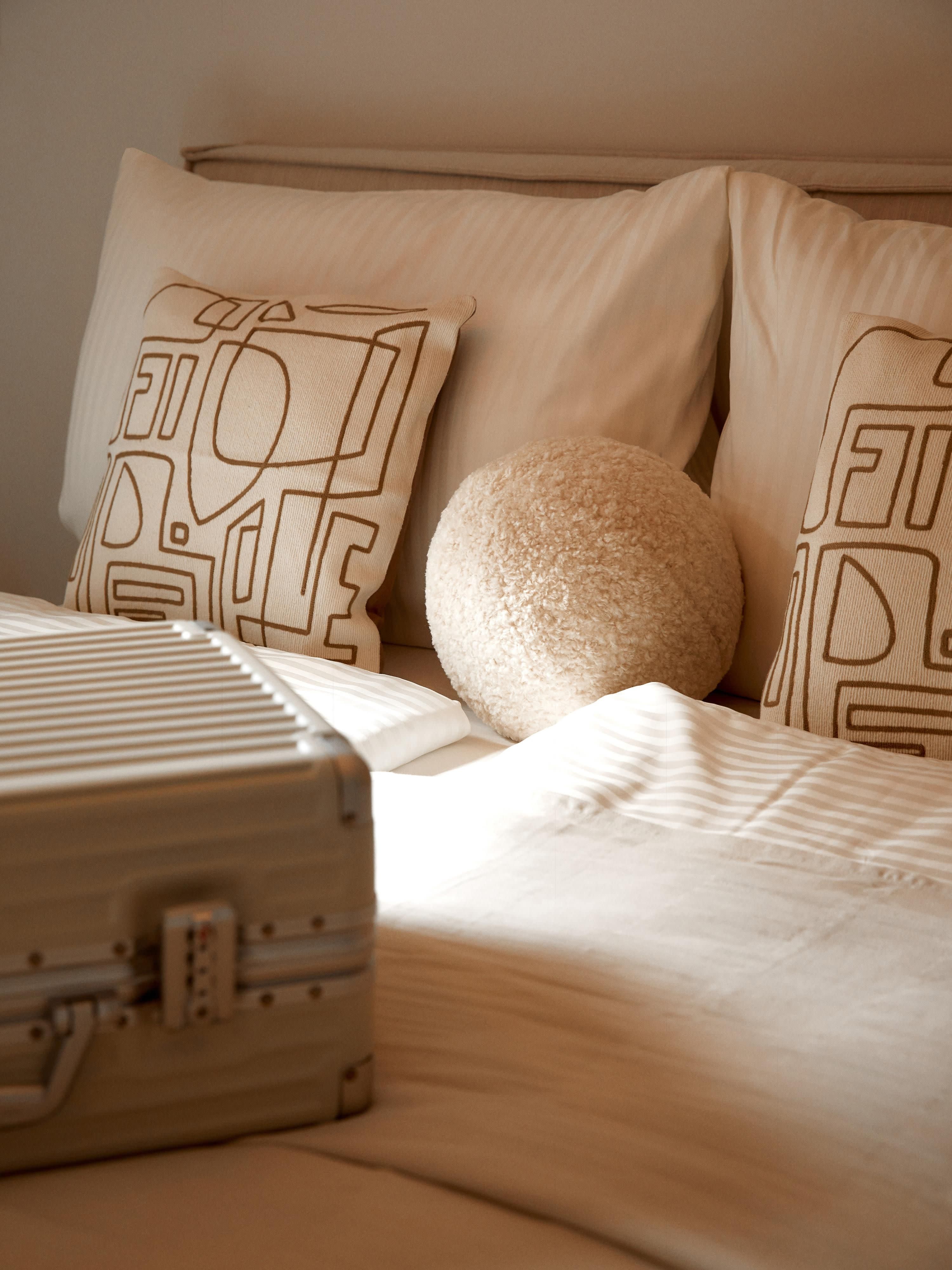 Rond decoratief teddy kussen Dotty