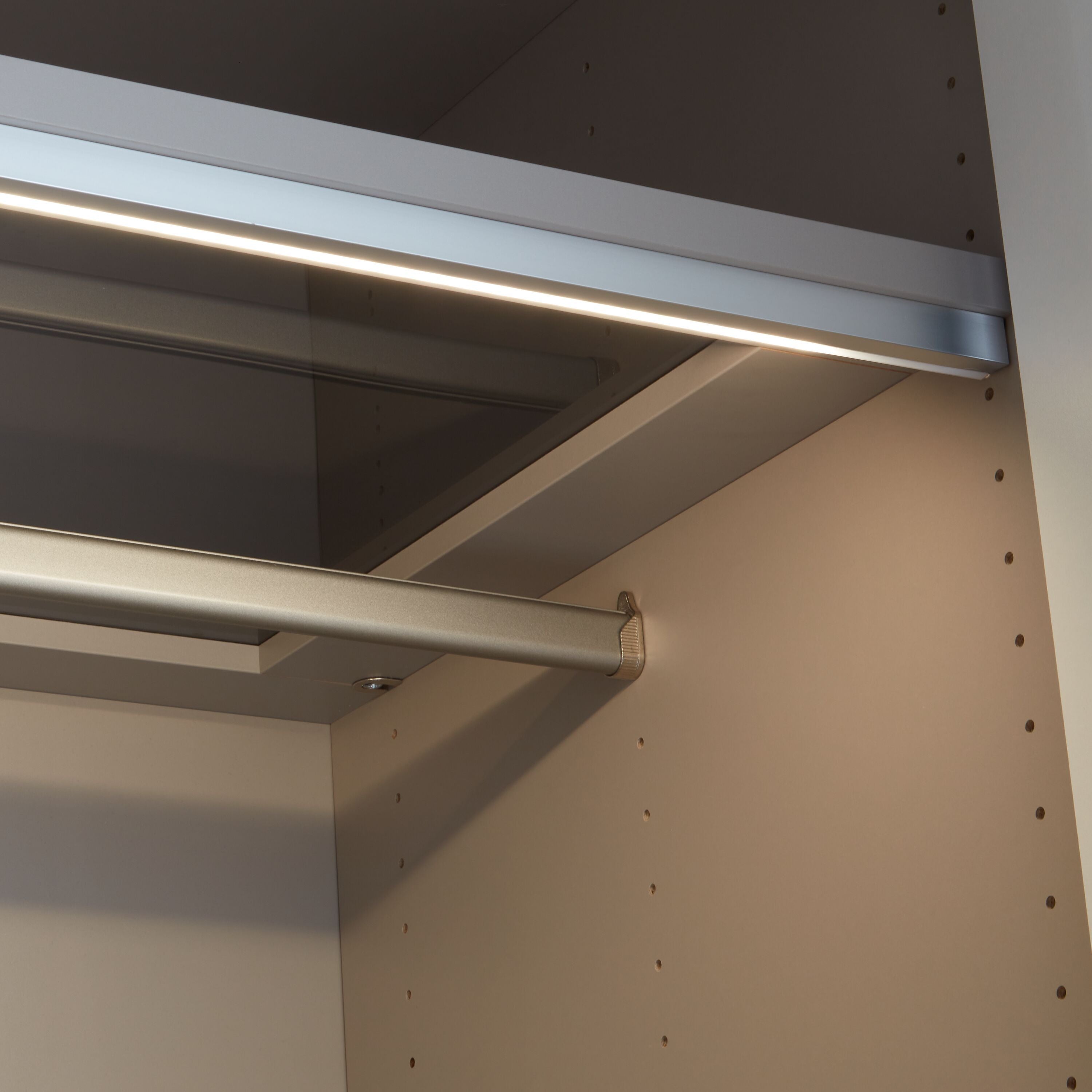 MODUL PL DT 3-tür. Glas h'blau inkl. Zub - Schwarz / B: 153.0 cm x T: 59.0 cm x H: 220.0 cm