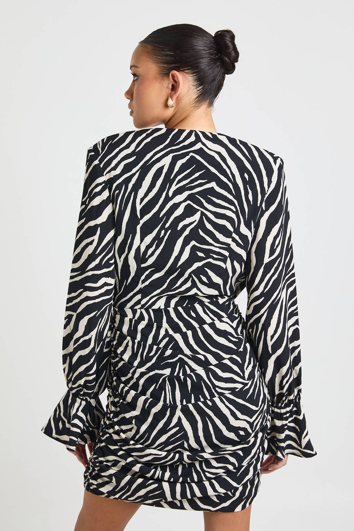 boohoo Robe Chemise à Col Bénitier en Mousseline Imprimé Zèbre