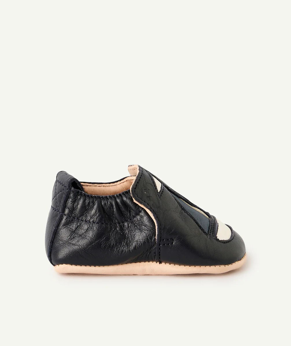 EASY PEASYCHAUSSONS EN CUIR BLEU MARINE DÉTAIL BATEAUX