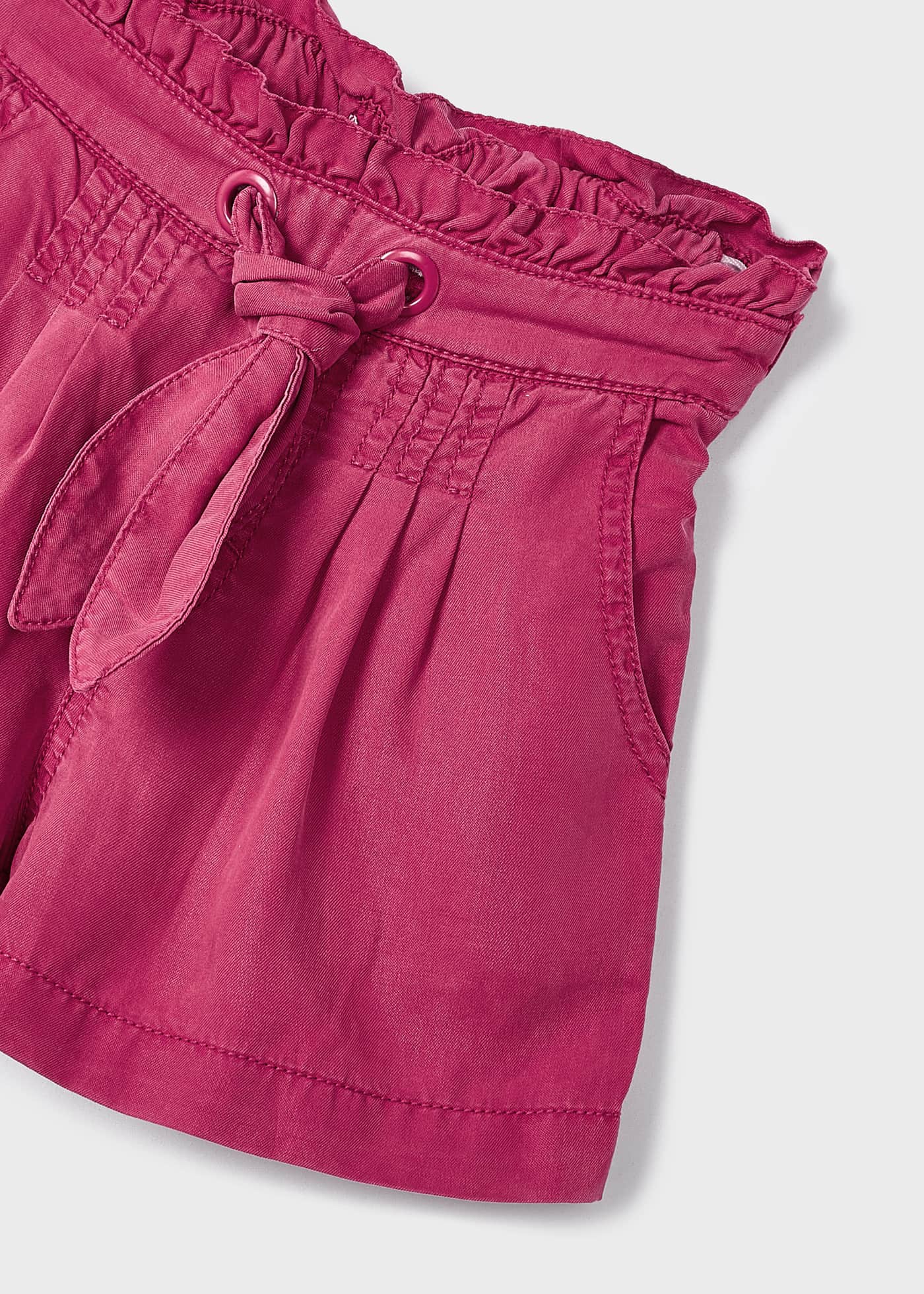 Shorts fluidos para meninas com amarração, confeccionados em TENCEL™ Lyocell.