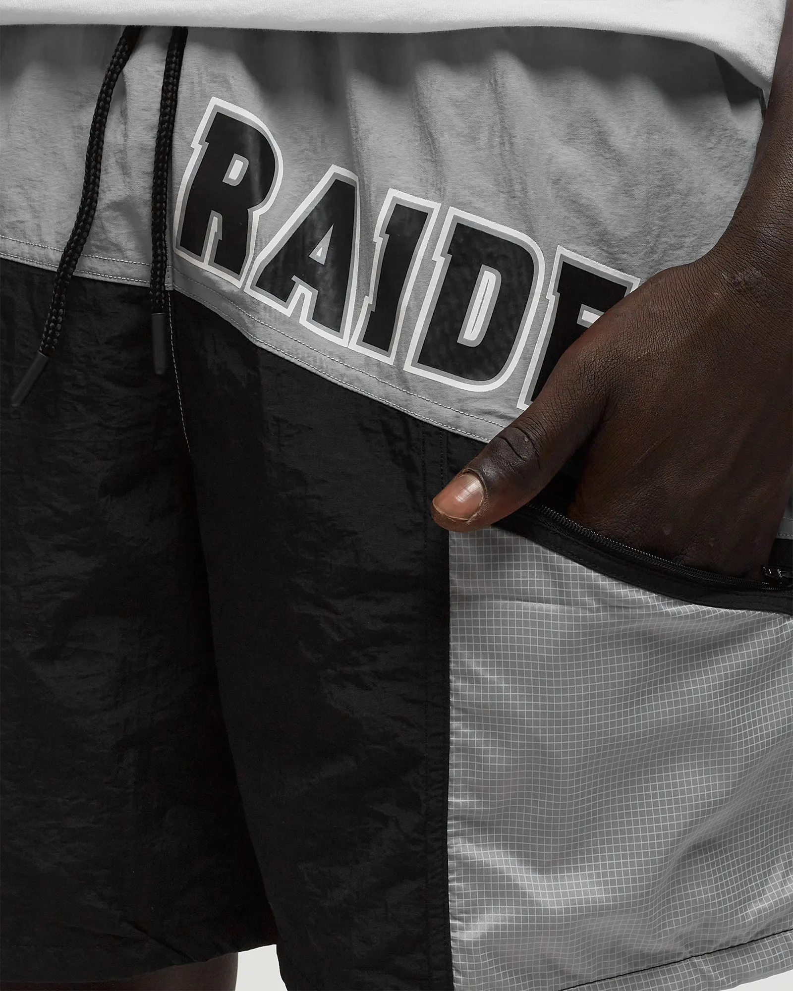 Mitchell & Ness NFL NYLON UTILITY SHORT OAKLAND LAS VEGAS RAIDERS