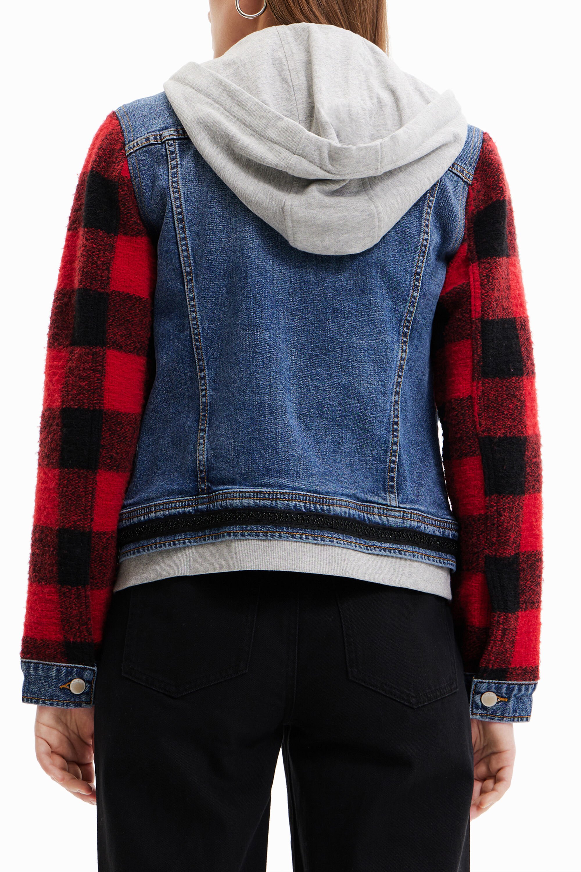 Veste en jean manches à carreaux