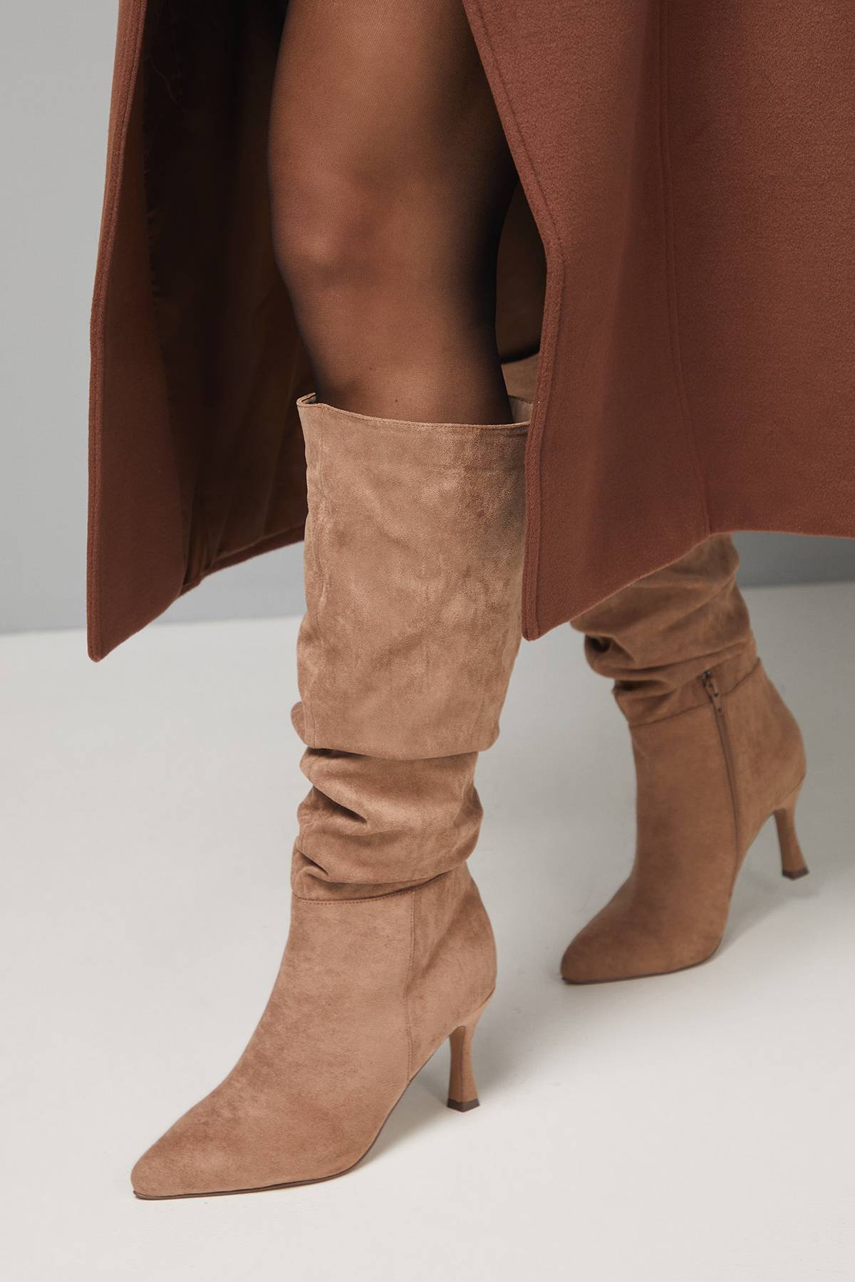 Wallis Bottes Hautes à Talon Aiguille Hibiscus Coupe Large en synthétique Froncé