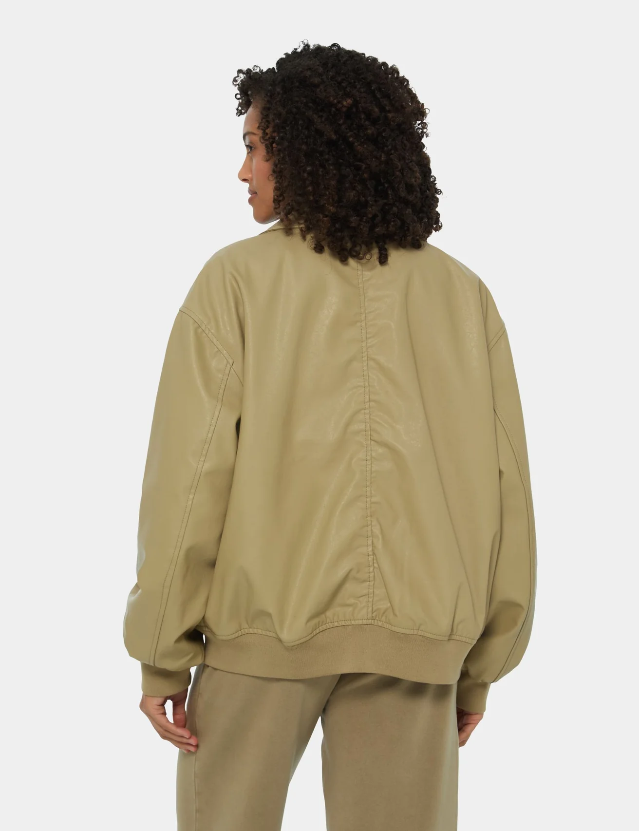 Veste bombers en matière enduite beige kaki