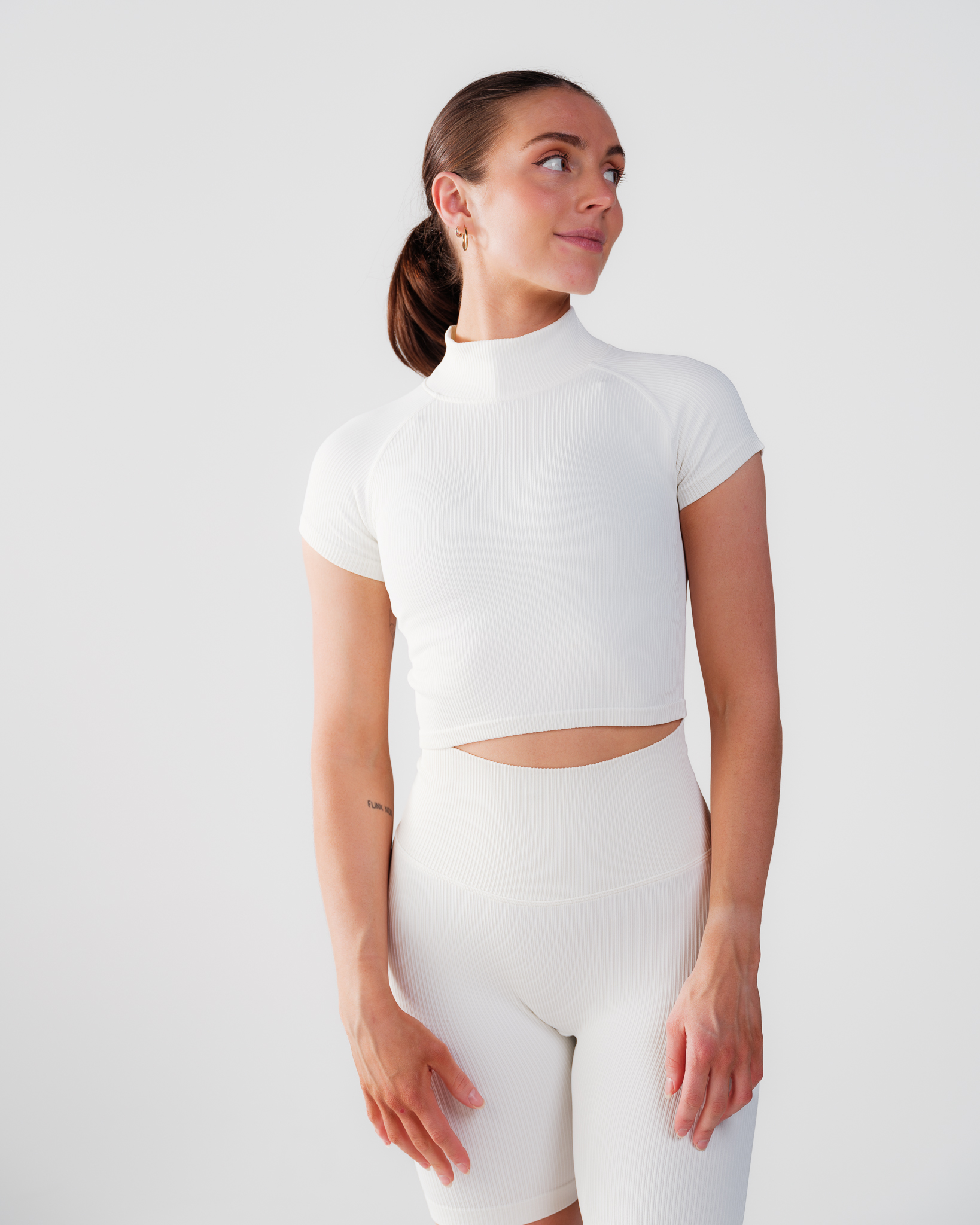Bumpro Perfect Rib Crop Tee Turtleneck Off-White