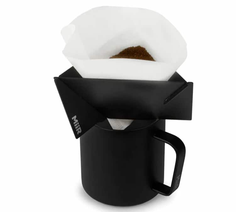 Kit café nomade avec dripper pliable, mug isotherme et filtres