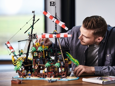 LEGO Piraten van Barracuda Baai (21322)