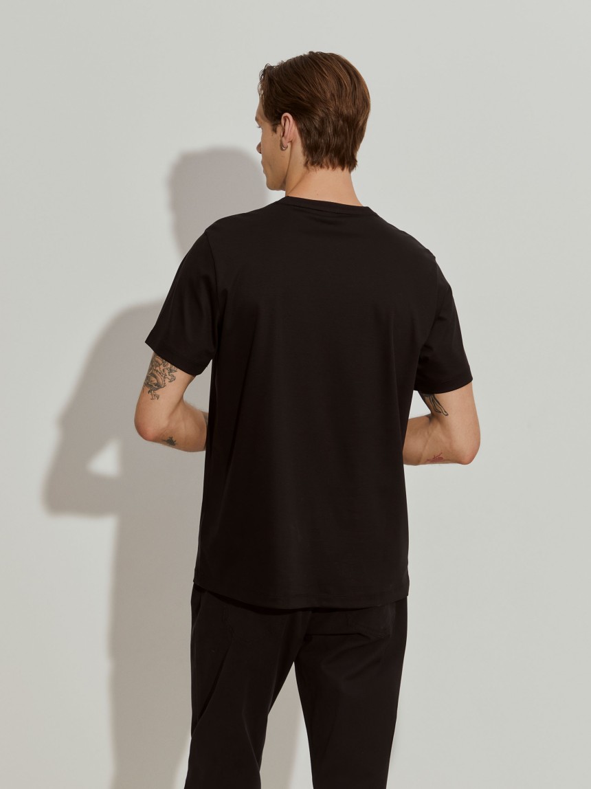 T-shirt básica de algodão manga curta