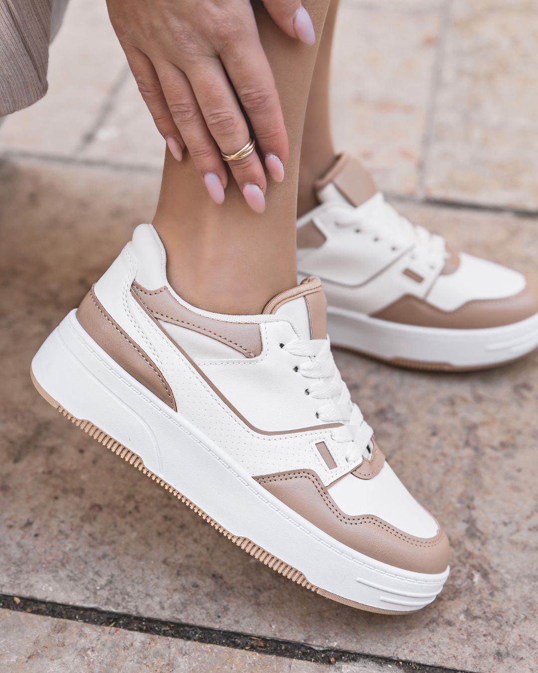 Basket femme taupe à lacets - Rosie
