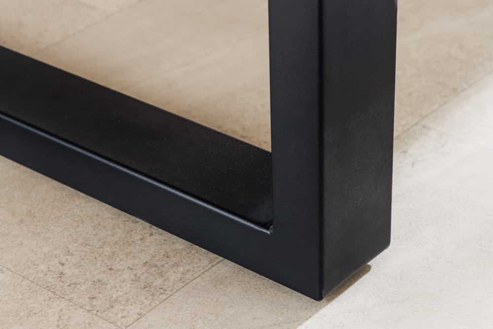 Massiver Esstisch WILD OAK 160cm natur schwarz Wildeiche Baumkante Metall U-Gestell