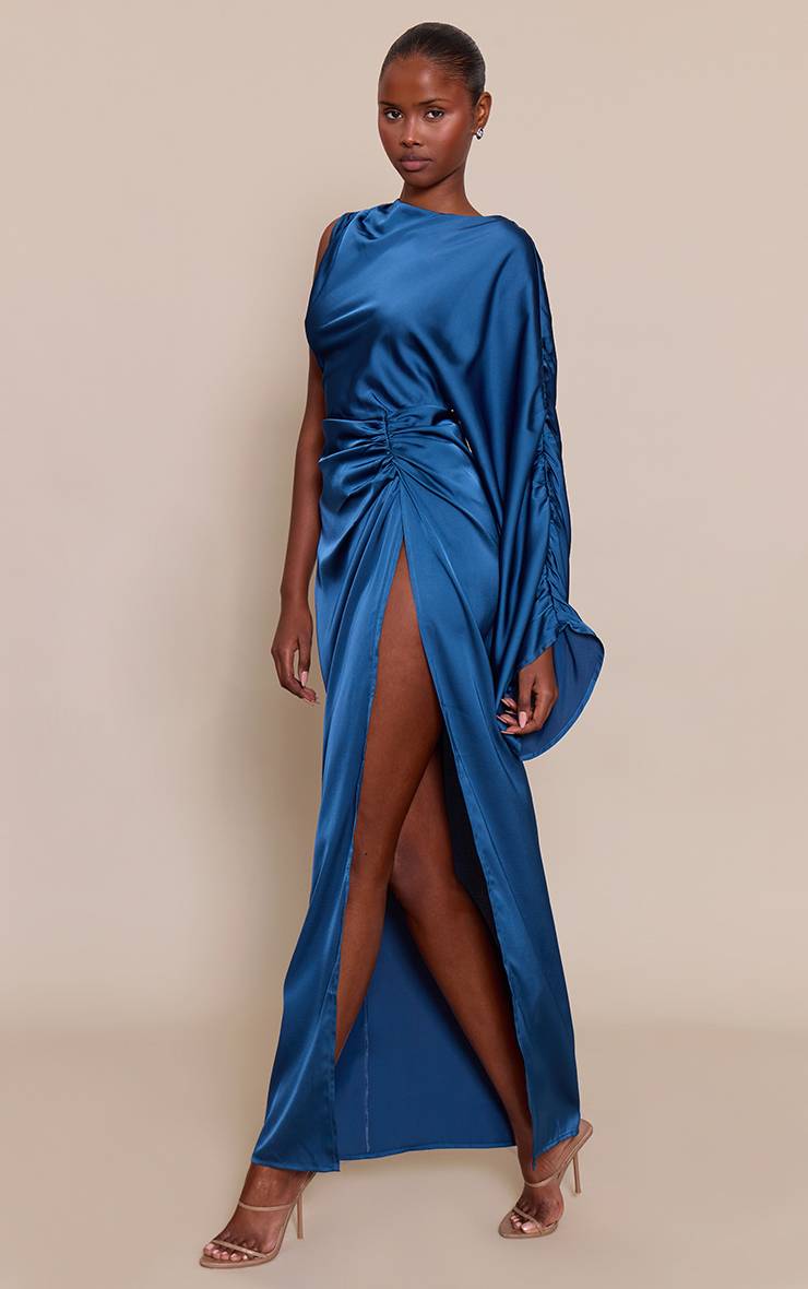Bleu Marine Robe Longue En Satin Avec Détail Cape Asymétrique