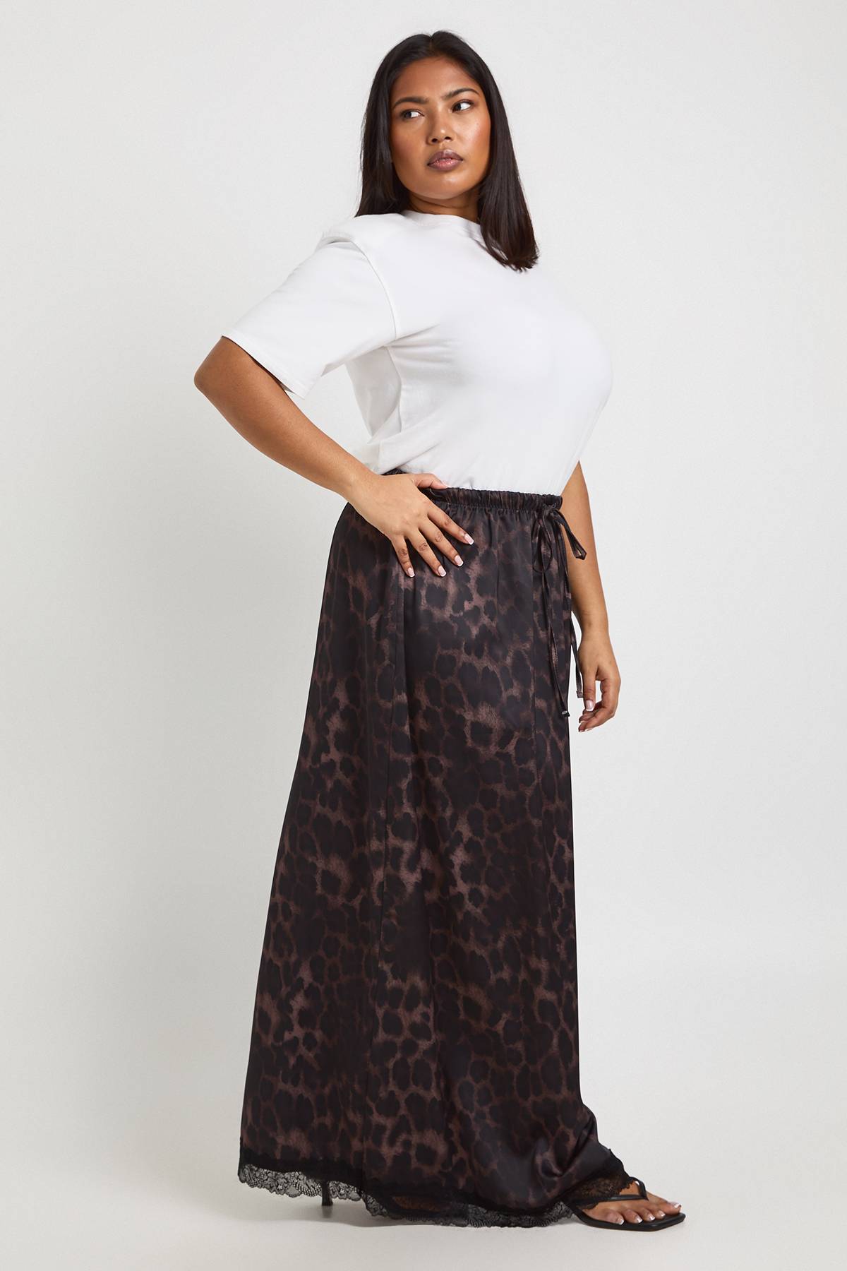 boohoo Jupe Maxi Grande Taille en Dentelle Imprimé Léopard Tissé