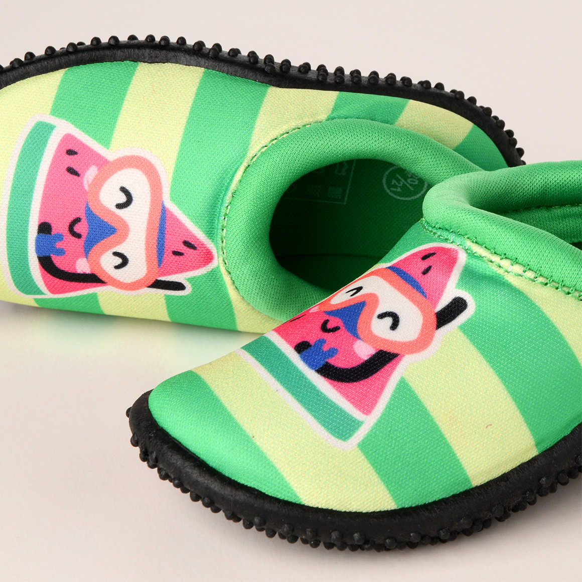 Famy Baby Badeschuhe mit Früchte-Print grün / hellgrün