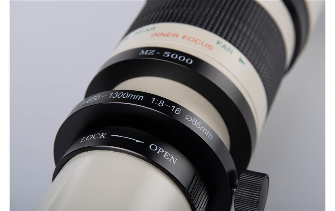 Zoomobjektiv 650-1300mm Dörr T2 - Weiss<br>Teleobjektiv, das sich für Aufnahmen von Tieren, Natur und Details aus grosser Entfernung eignet