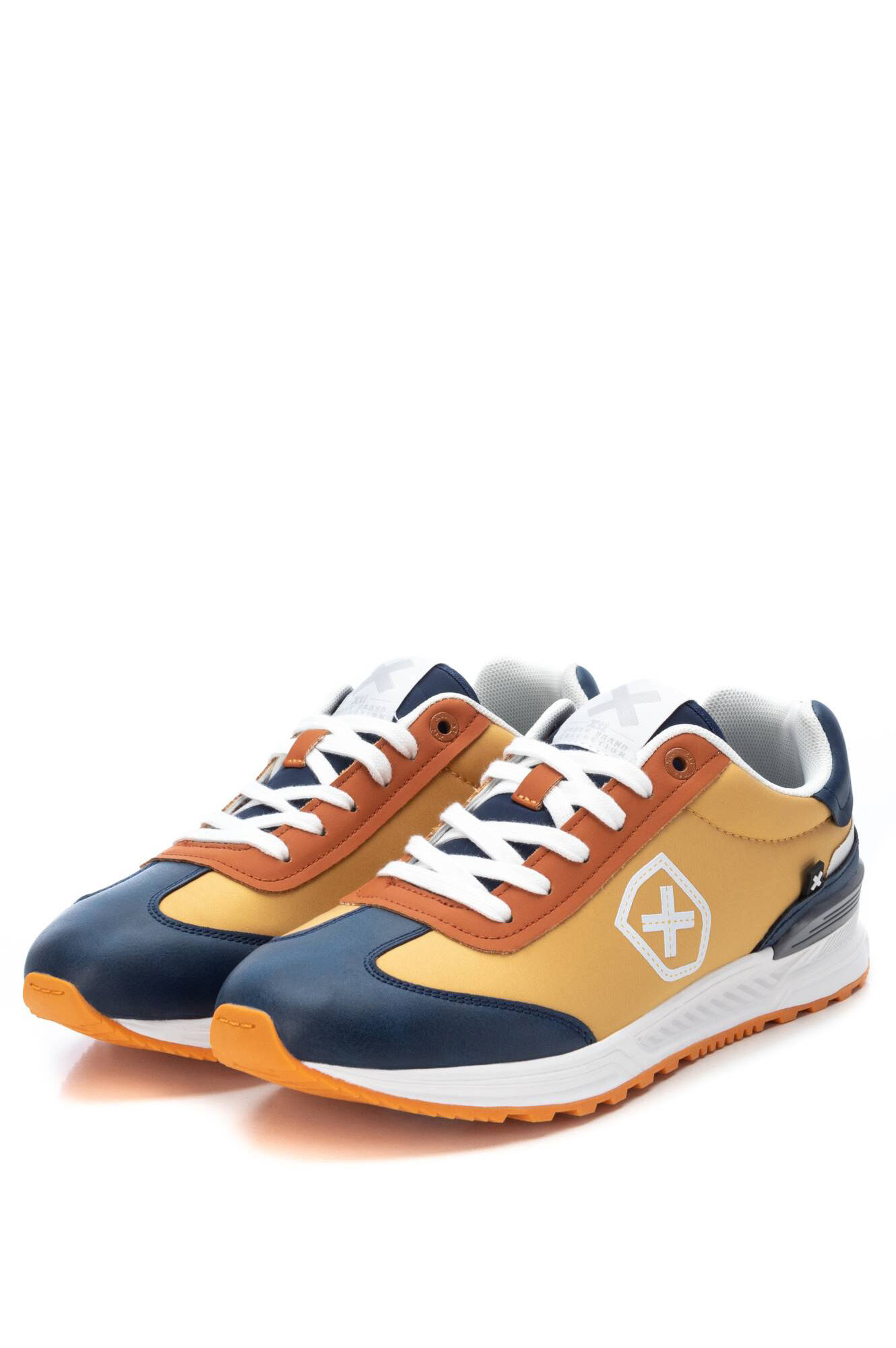 Tênis masculino Xti - dourado