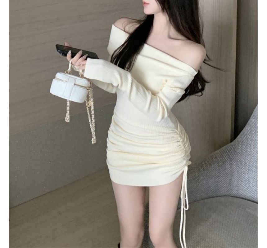 Rorah - Off-shoulder gebreide mini-jurk met trekkoord