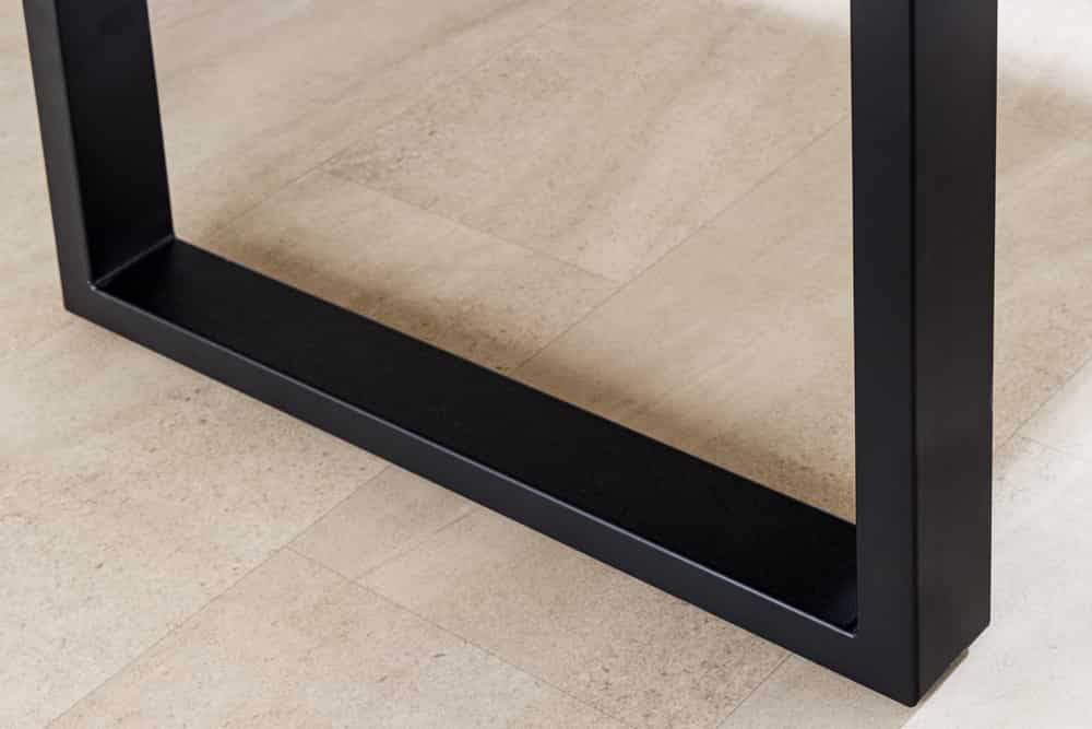 Massiver Esstisch WILD OAK 160cm natur schwarz Wildeiche Baumkante Metall U-Gestell