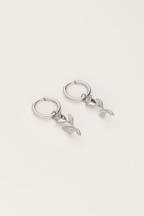 Vintage oorringen met mini platte roos