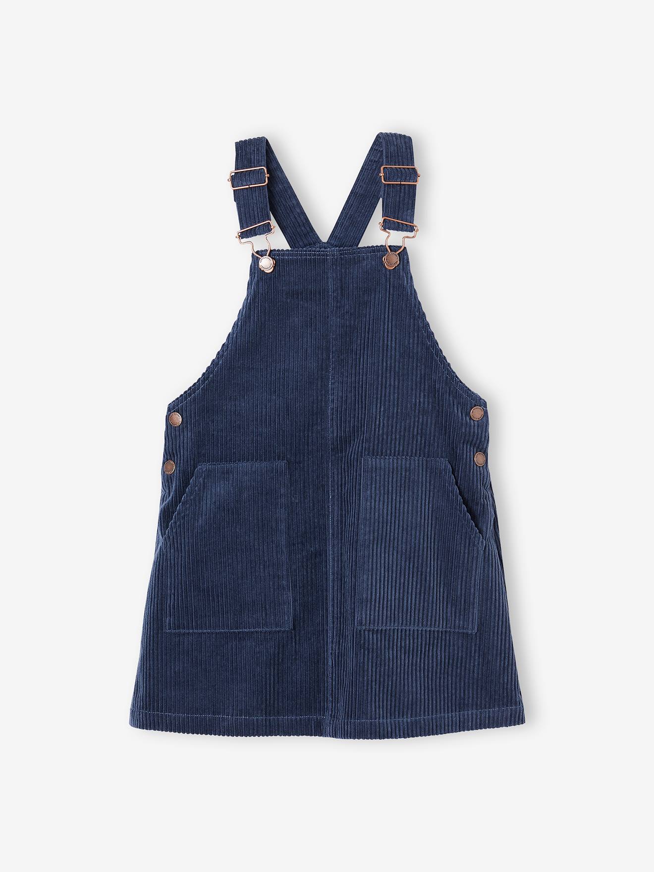 Look feminino: camiseta + jardineira de veludo cotelê azul-escura