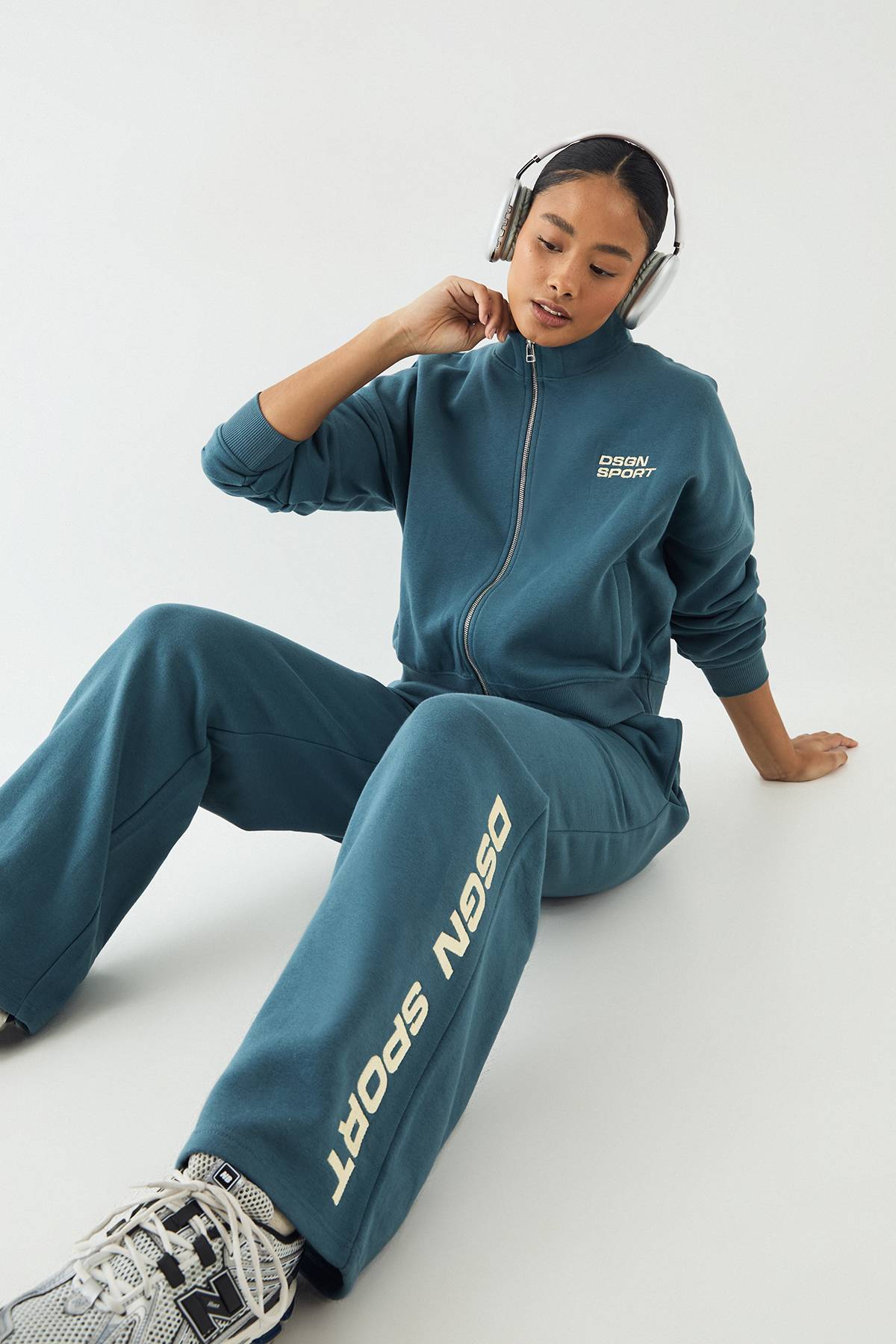 Survêtement Bomber DSGN Studio Sport à Col Montant et Fermeture Zippée