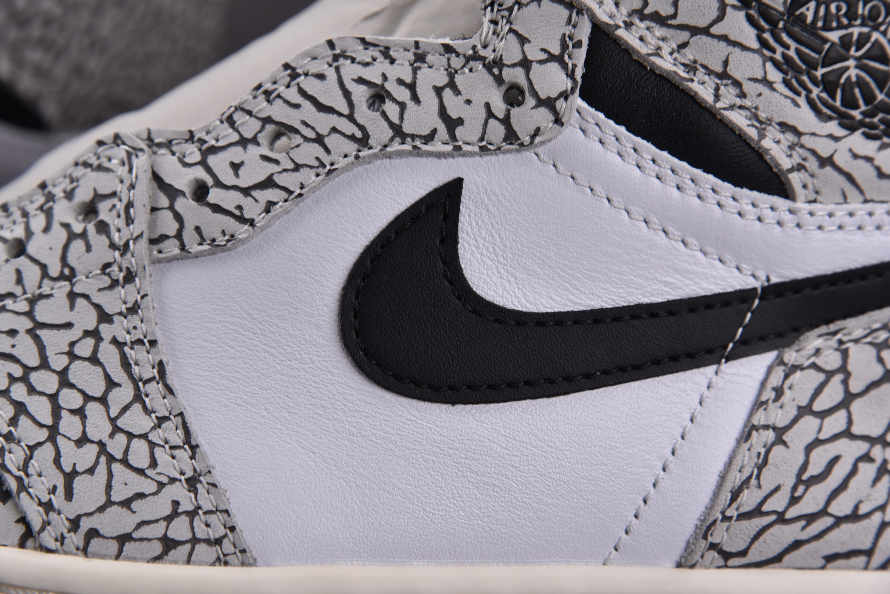 Jordan 1 Retro High OG White Cement
