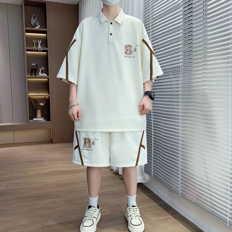 Capbrew - Set: Oversized T-shirt met elleboogmouwen, polohals en belettering + shorts met gemiddelde taille