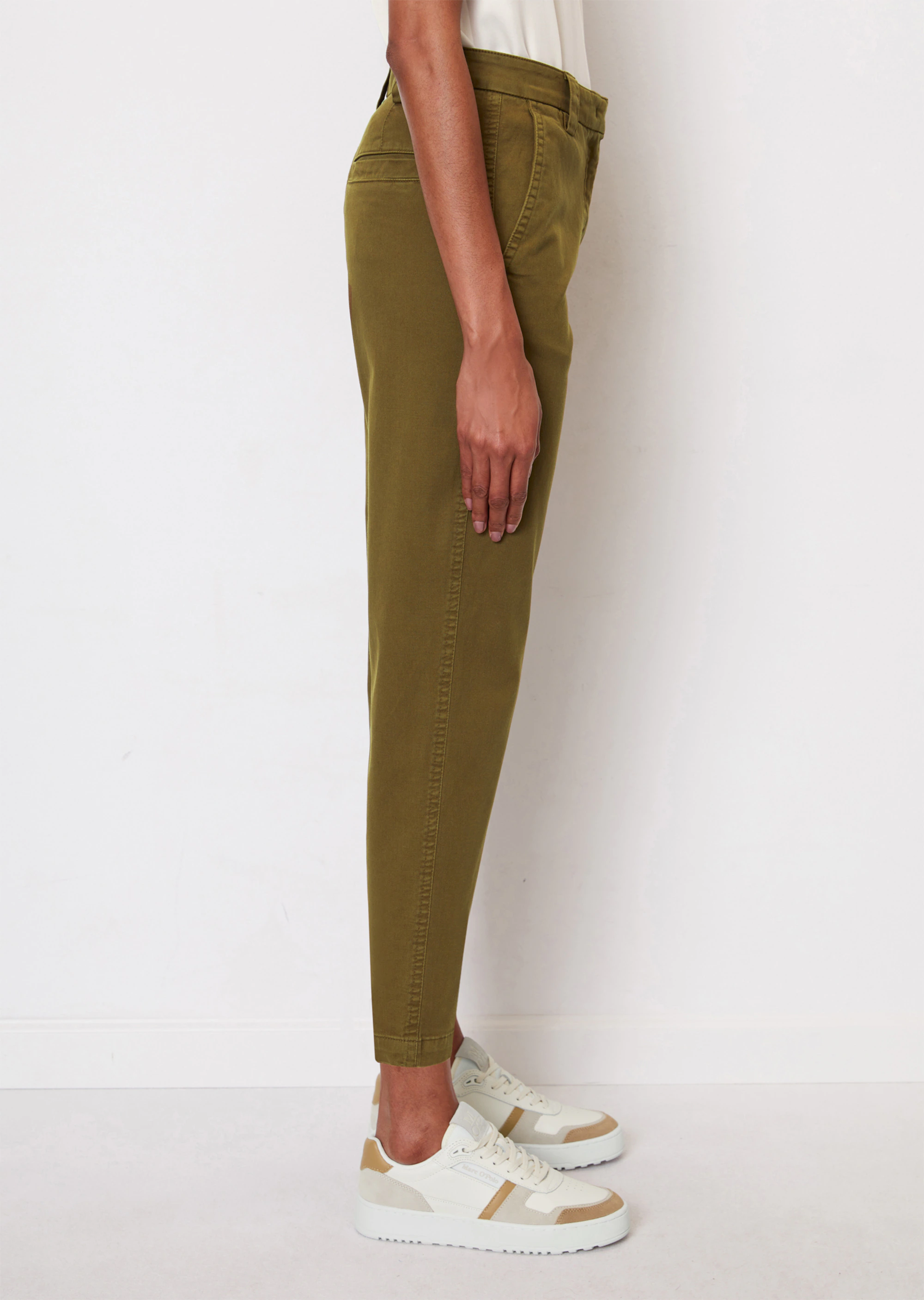 Chino Modell KALNI tapered aus Bio-Baumwoll-Stretch