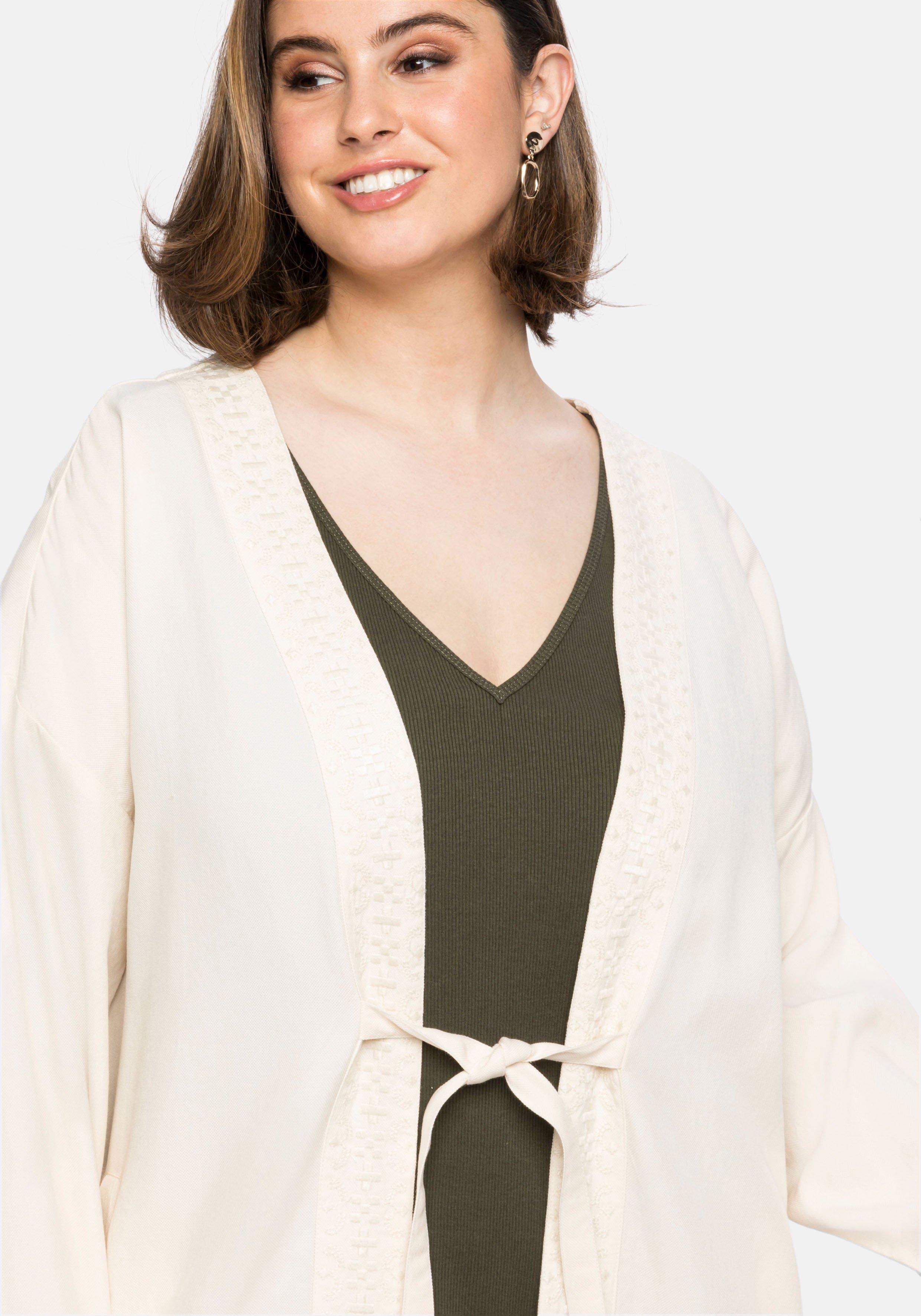 Longjacke mit Verschlussband und Stickereien