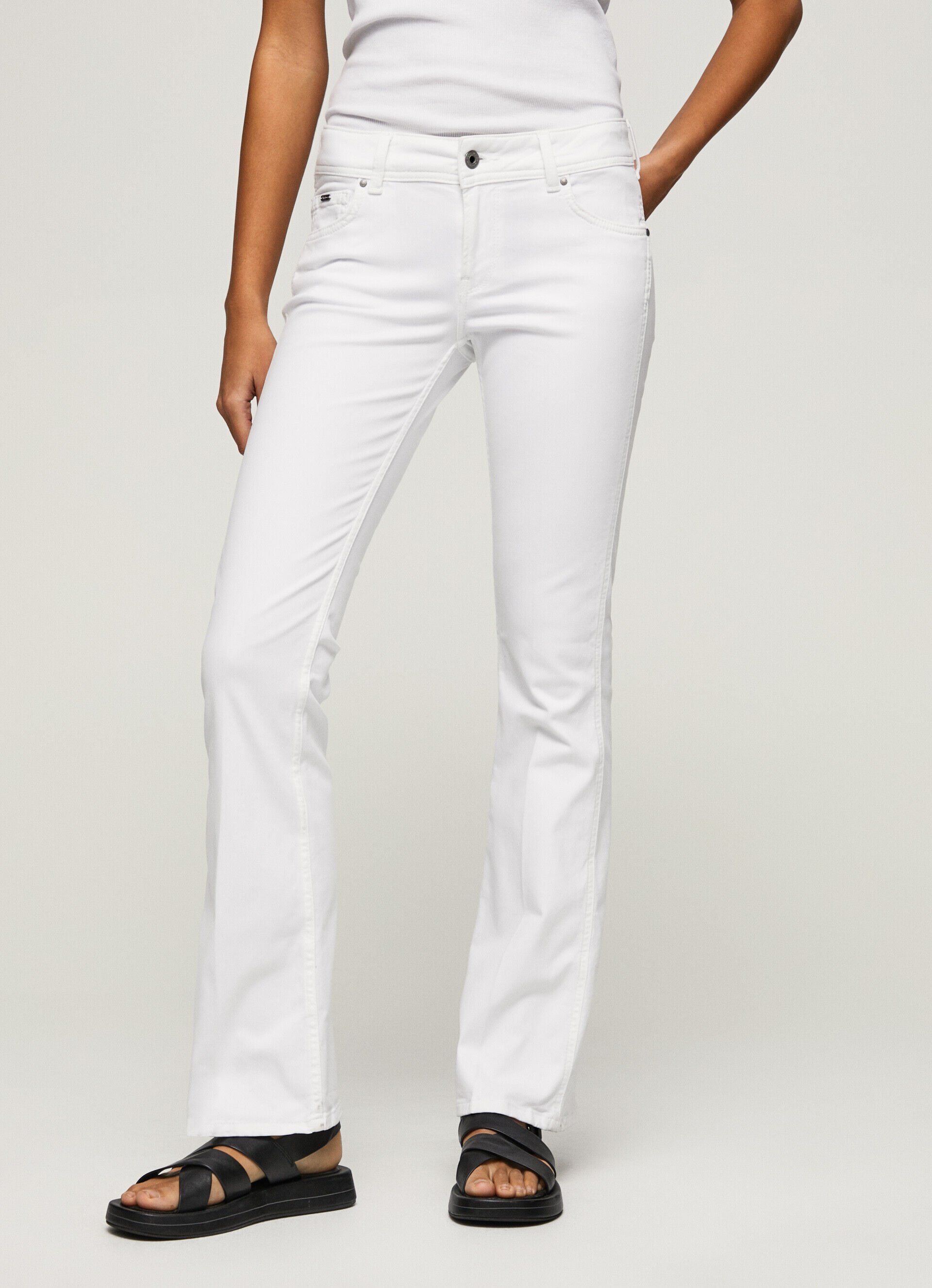 Calça de corte regular com 5 bolsos - branca
