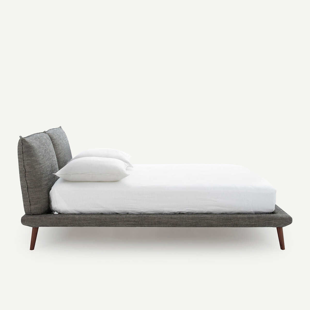 AM.PM<br>Cama de linho com estrado de ripas, modelo Aurore, de E. Gallina