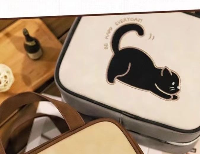 Epoch - Katten make-uptas / toilettas