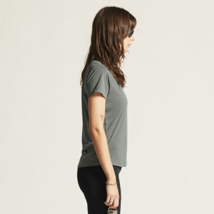 Craft Dame T-shirts Core Essence SS Tee 2 Grå