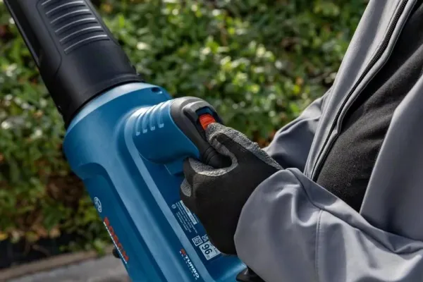 Bosch LØVBLÆSER GBL 18V-750 SOLO - SOLO