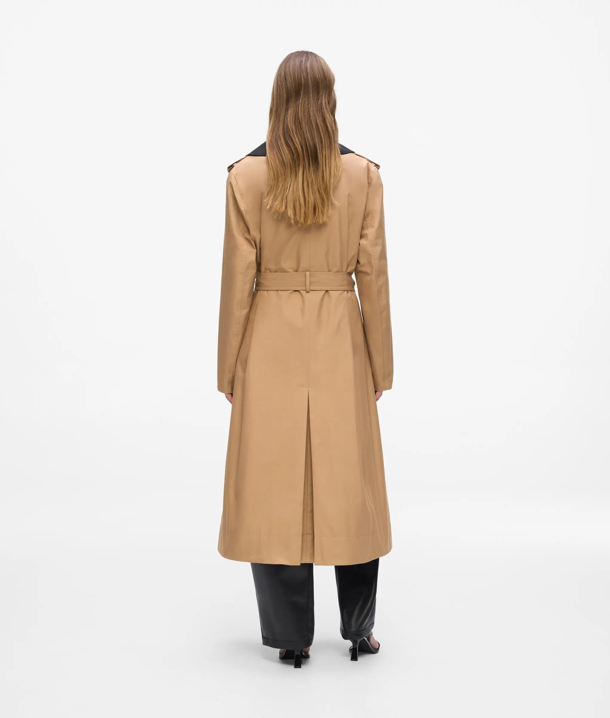 Transformeerbare trenchcoat