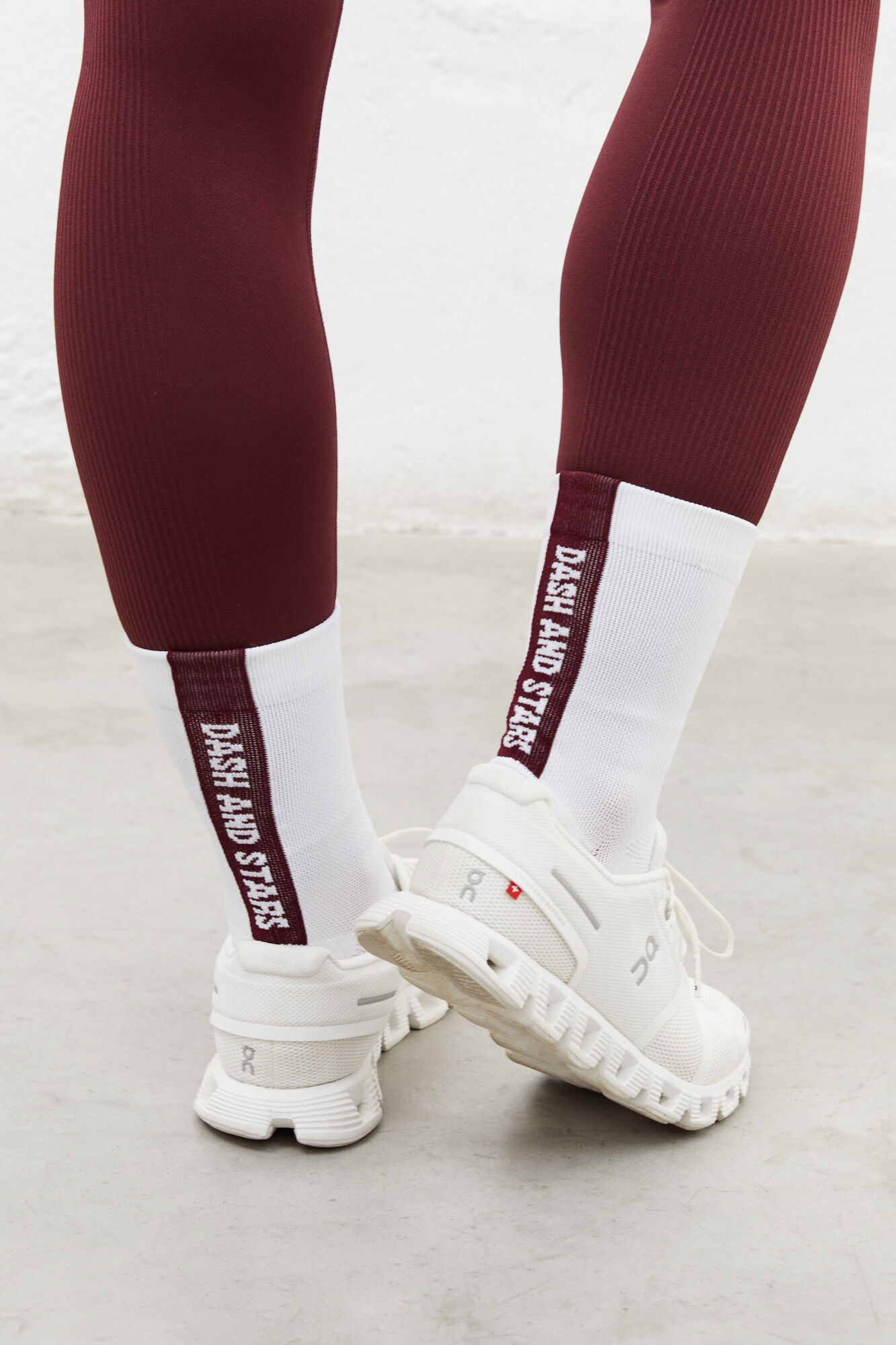 Pacote com 3 pares de meias técnicas curtas com logotipo branco - bege