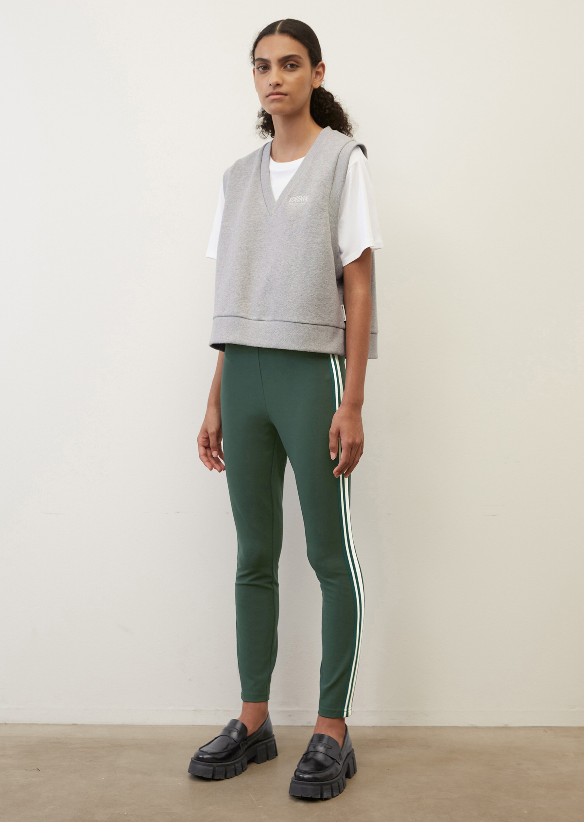 Sweat-V-Neck-Pullunder cropped aus Organic Cotton