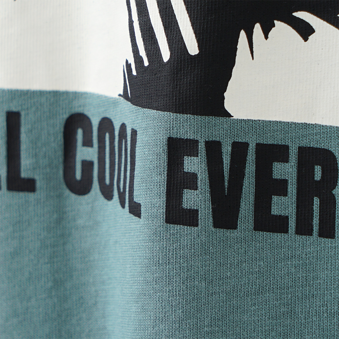 Yigga Jungen T-Shirt mit großem Print graugrün