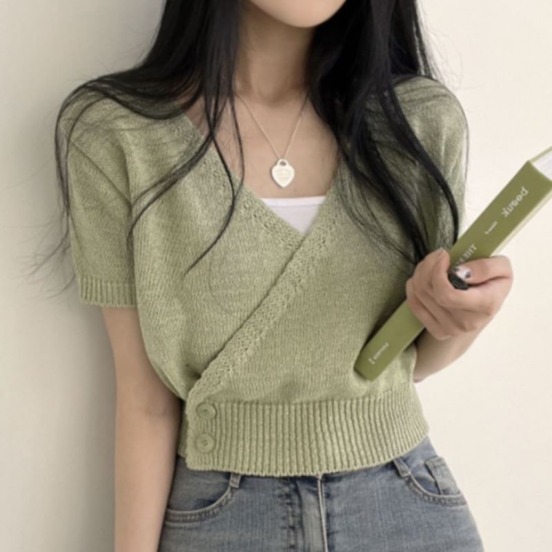 Rosesand - Kort gebreide crop top met V-hals en korte mouwen