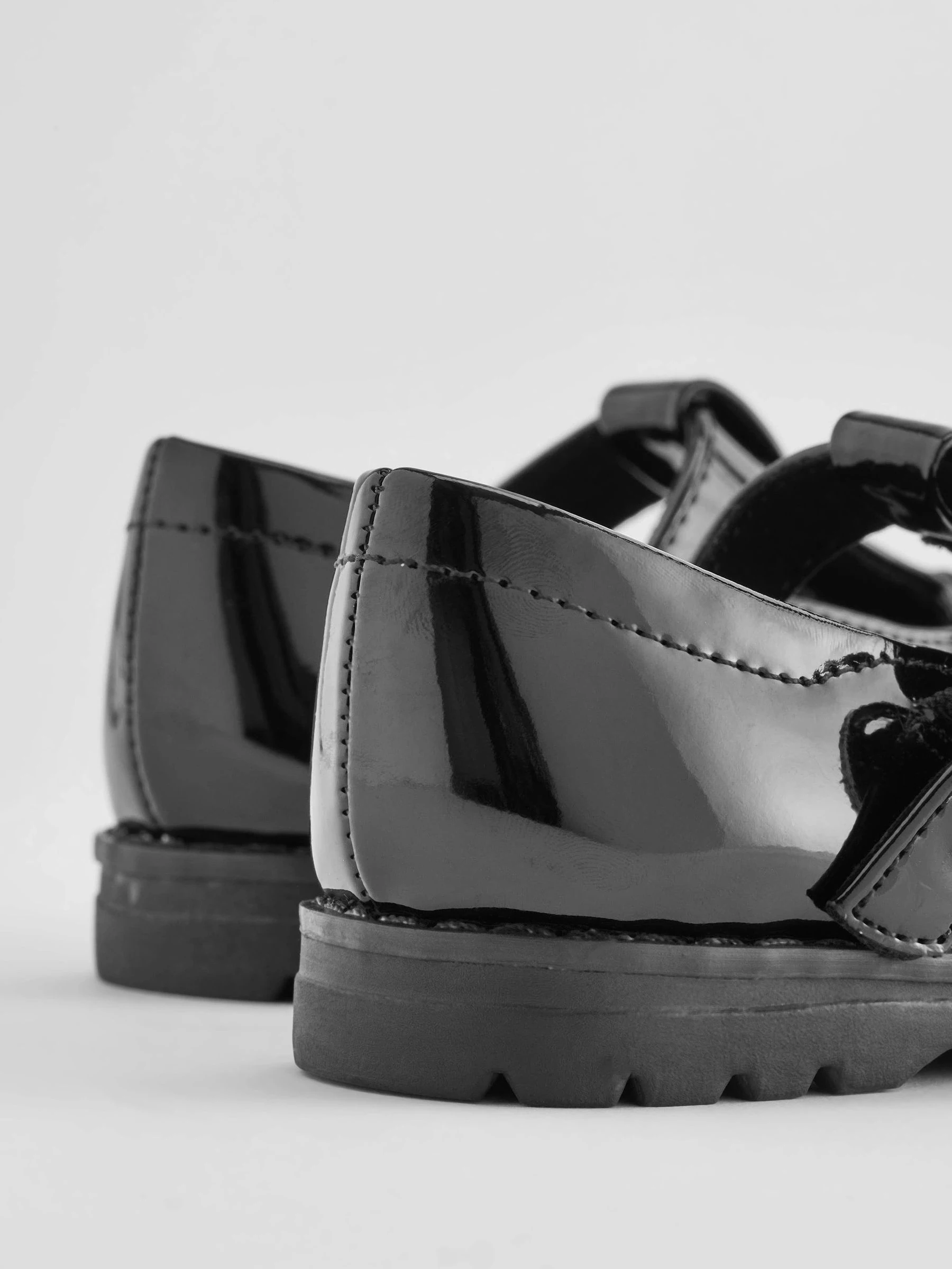 Zwart lak - Junior schoolschoenen met T-bandje en strik