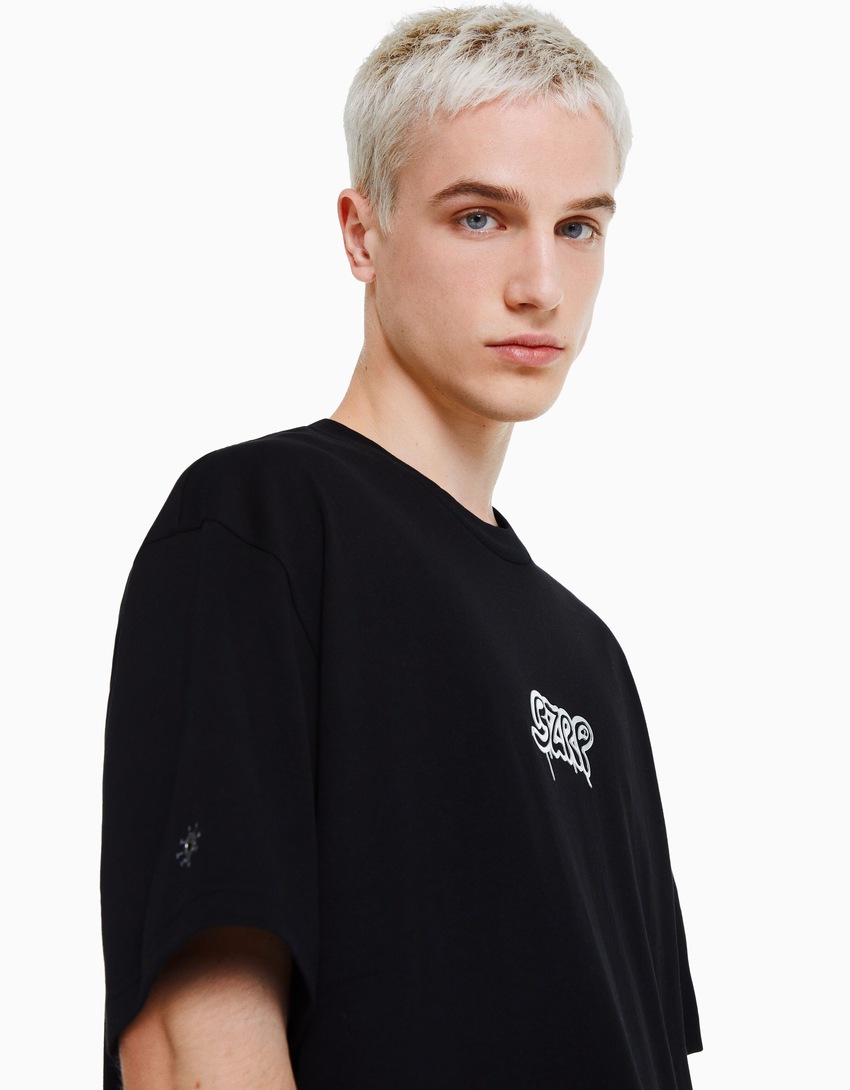 Camiseta boxy fit com estampa BERSHKA ft. BIZARRAP