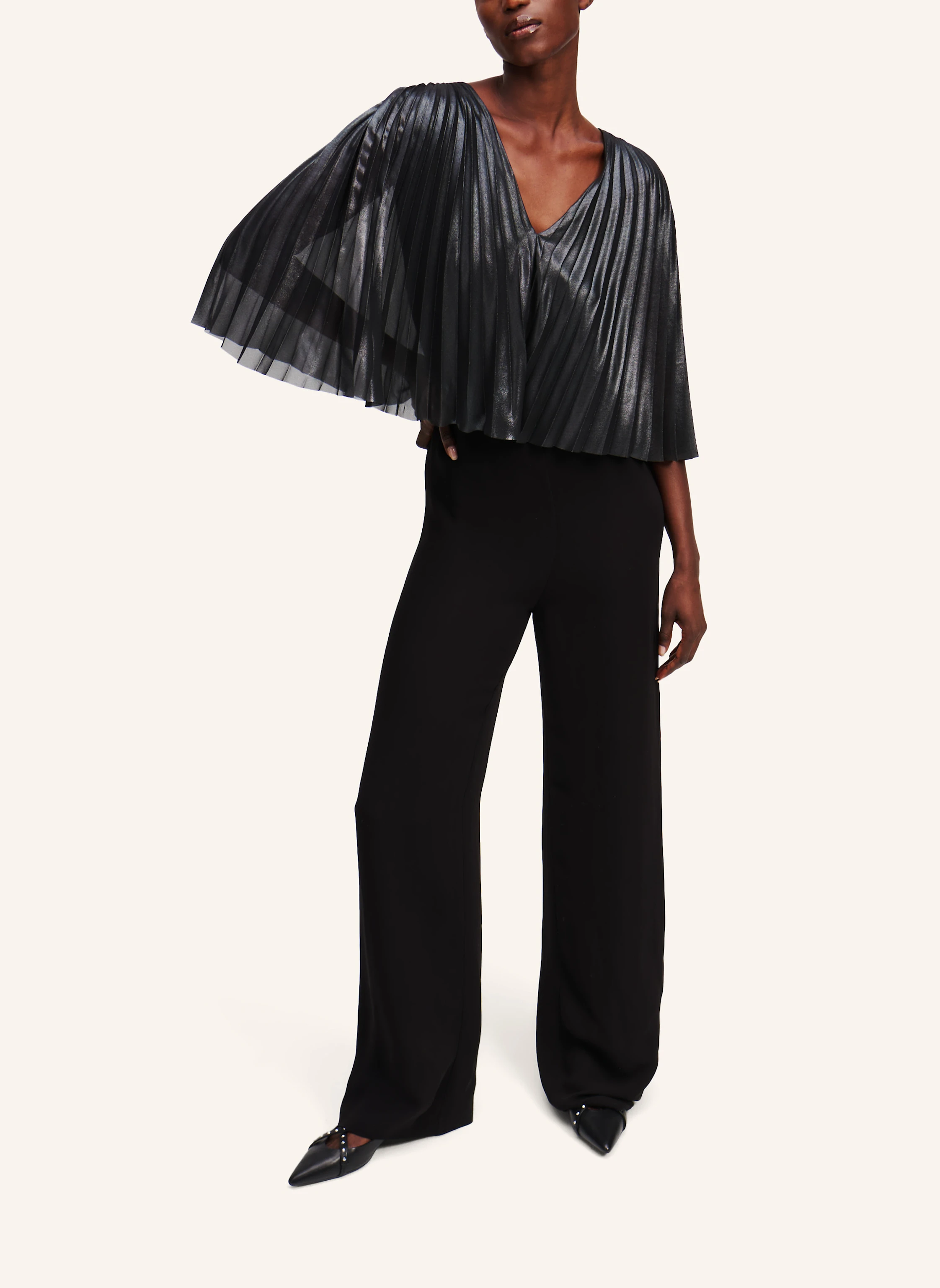 KARL LAGERFELD JUMPSUIT MIT PLISSIERTEM CAPE